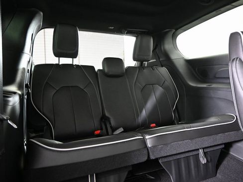 New 2026 Chrysler Pacifica Limited w/ S Appearance Package image 18