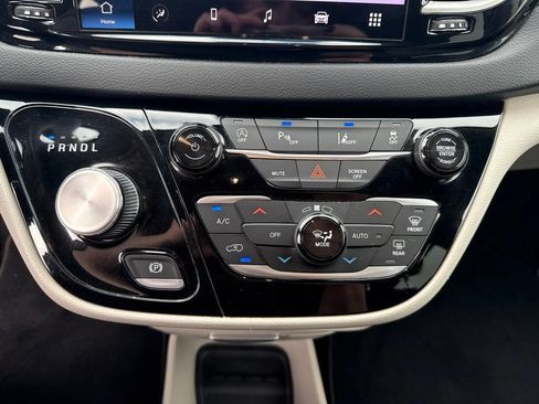 Used 2022 Chrysler Pacifica Touring-L FWD image 24