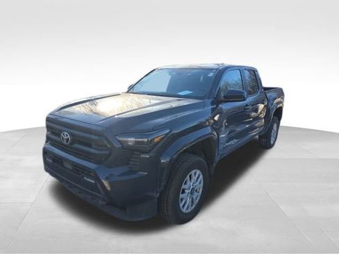 Used 2024 Toyota Tacoma SR5 image 2