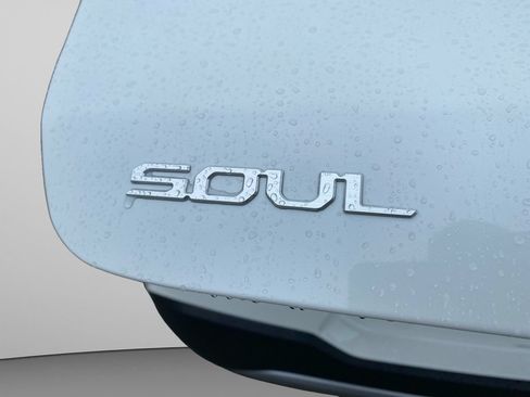 Certified 2024 Kia Soul LX FWD image 18