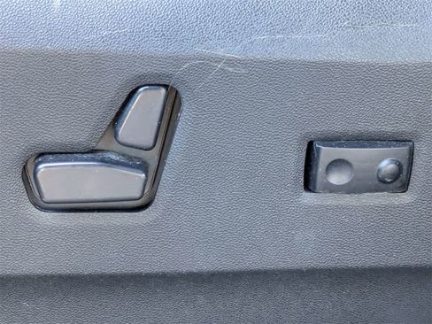 Used 2015 Dodge Grand Caravan SXT image 25