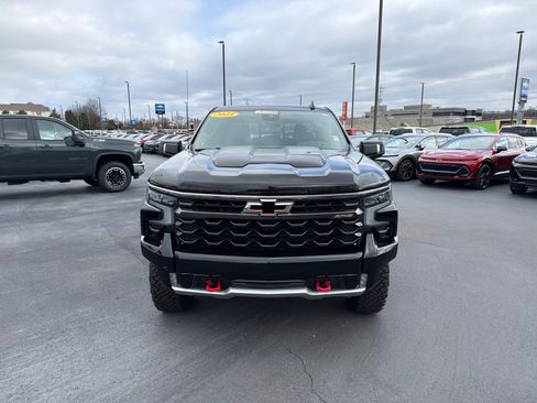 Used 2023 Chevrolet Silverado 1500 ZR2 w/ Technology Package image 8