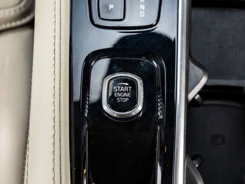 Used 2025 Volvo XC90 B6 Ultra w/ Protection Package Premier image 18