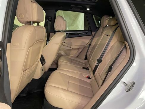 New 2026 Porsche Macan image 19