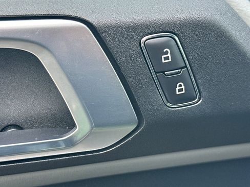 Used 2023 Ford Bronco Badlands image 13