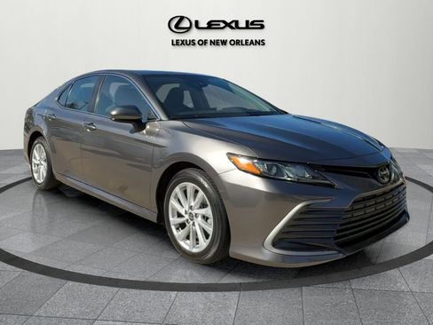Used 2022 Toyota Camry LE image 1
