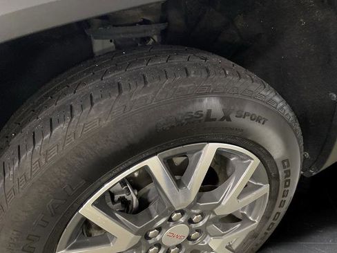 Used 2023 GMC Acadia SLE image 24