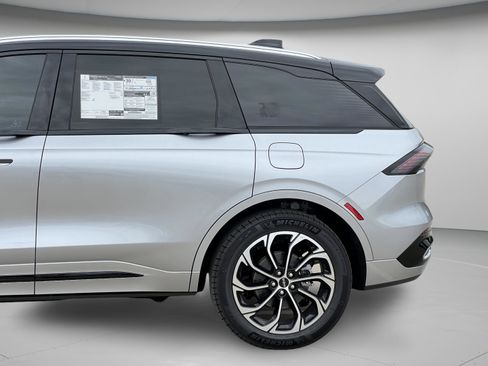New 2026 Lincoln Nautilus Reserve AWD/4WD image 2
