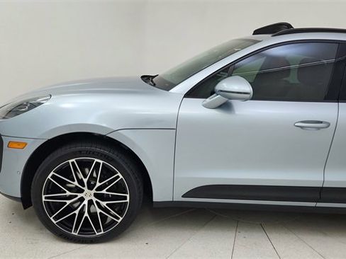 Used 2025 Porsche Macan image 9