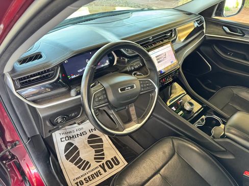 Used 2022 Jeep Grand Cherokee L Limited w/ Luxury Tech Group II AWD/4WD image 11