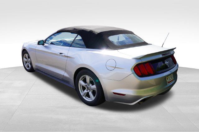 Used 2016 Ford Mustang Convertible RWD image 3