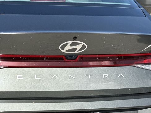 New 2025 Hyundai Elantra SE FWD image 10