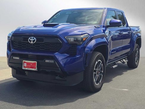 Certified 2025 Toyota Tacoma TRD Sport w/ TRD Sport Premium Package AWD/4WD image 7