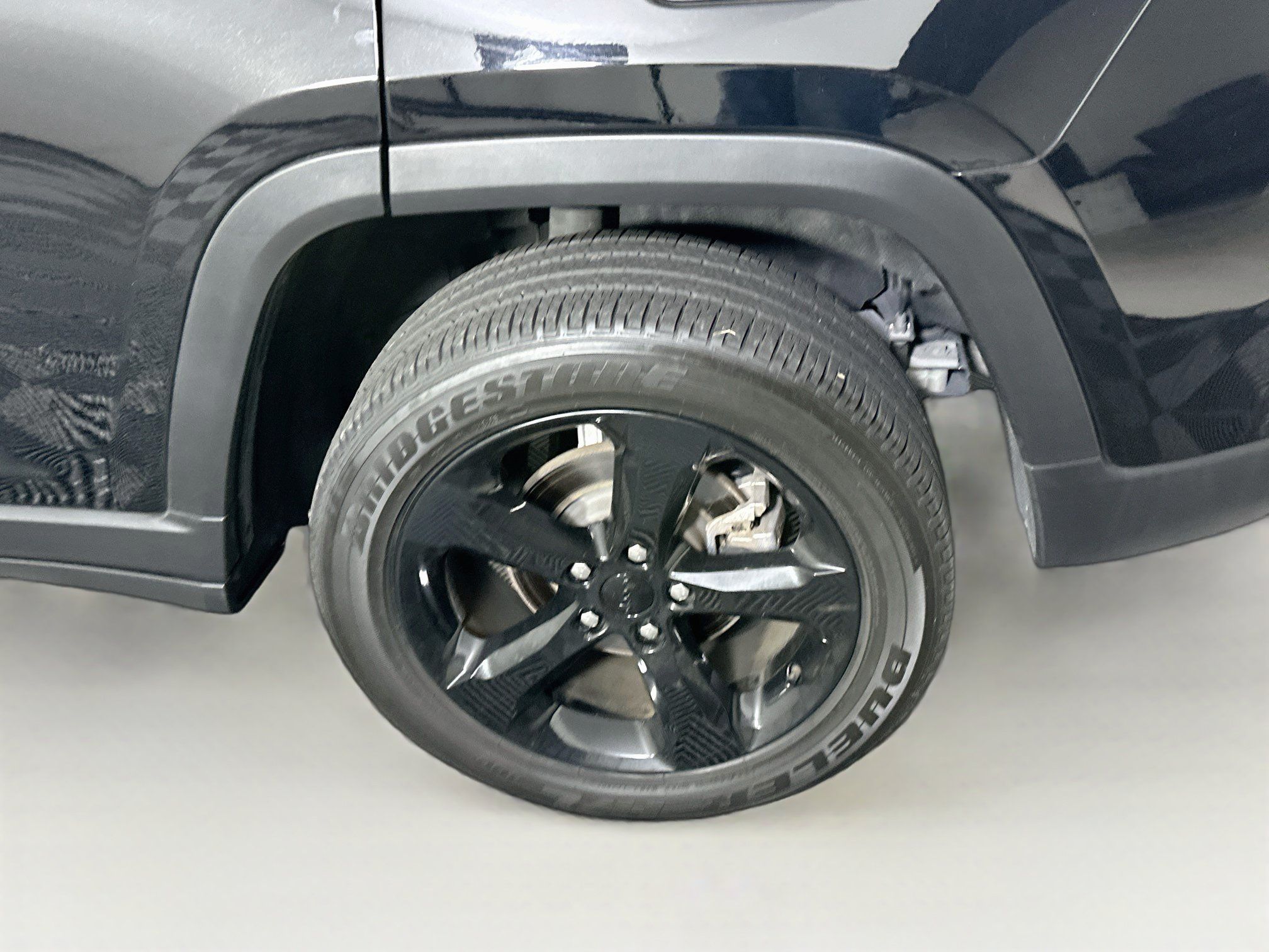 Used 2023 Jeep Grand Cherokee Altitude RWD image 11