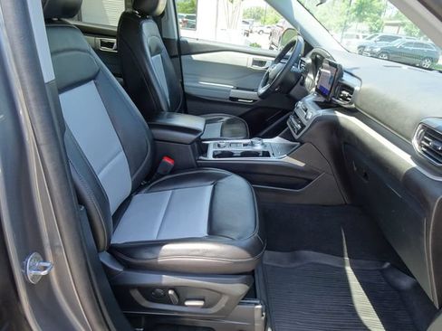 Used 2023 Ford Explorer XLT w/ Equipment Group 202A AWD/4WD image 17