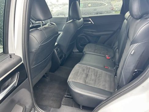 Used 2024 Mitsubishi Outlander SE FWD image 6