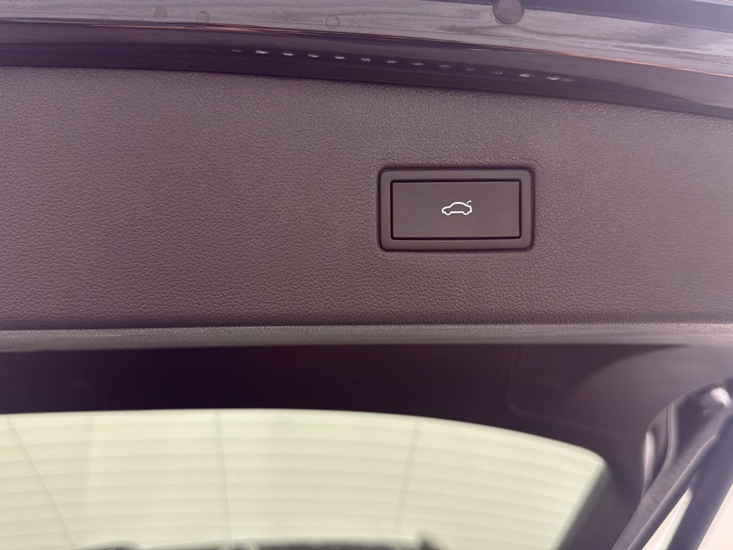 Certified 2024 Volkswagen Tiguan SE R-Line FWD image 24