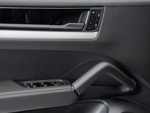 New 2025 Porsche Cayenne image 8