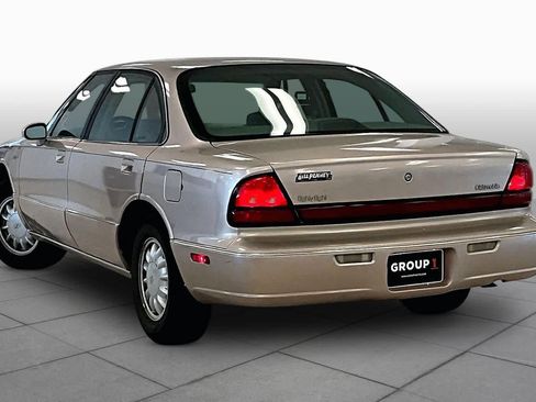 Used 1999 Oldsmobile 88 FWD image 11