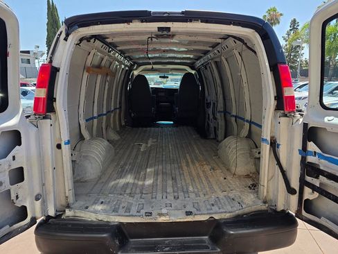 Used 2014 Chevrolet Express 2500 Extended RWD image 18