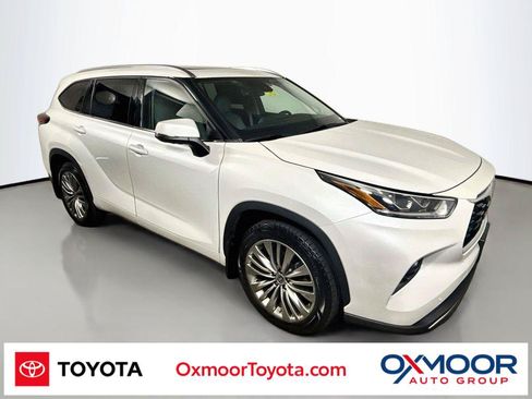 Used 2022 Toyota Highlander Platinum AWD/4WD image 1