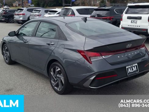 Used 2025 Hyundai Elantra Sport image 11