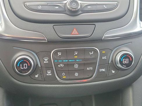 Used 2018 Chevrolet Equinox LT FWD image 21