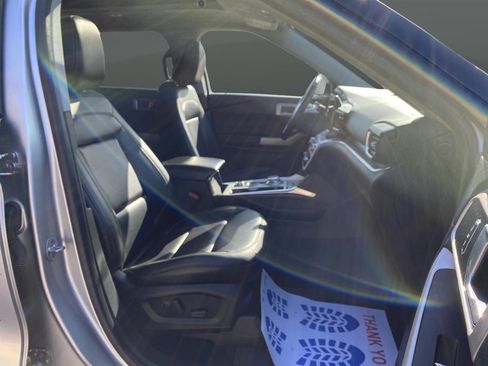 Used 2022 Ford Explorer XLT w/ Equipment Group 202A image 39