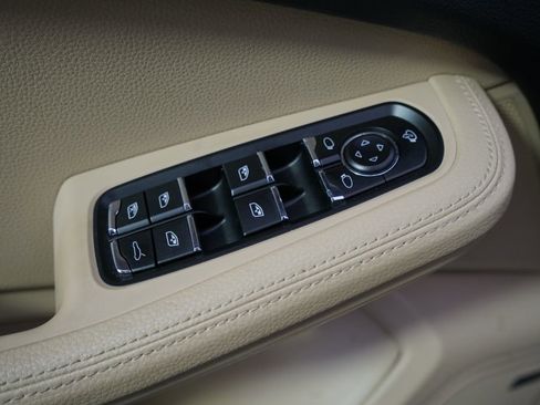 Used 2023 Porsche Macan Turbo AWD/4WD image 26