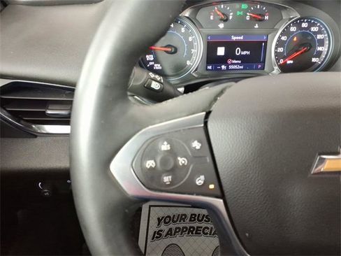 Used 2023 Chevrolet Traverse LT image 16