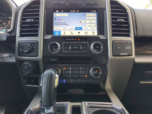 Used 2018 Ford F150 Lariat w/ Equipment Group 502A Luxury AWD/4WD image 17