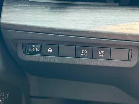 Certified 2023 Nissan Ariya FWD image 17