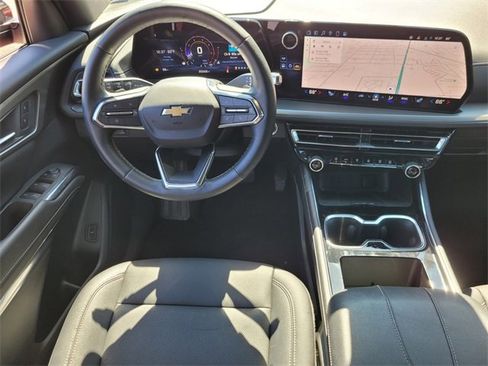 Used 2025 Chevrolet Traverse LT image 15