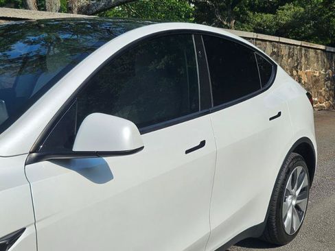 Used 2023 Tesla Model Y AWD image 22