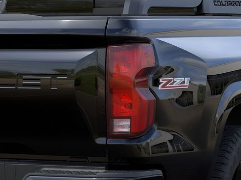 New 2025 Chevrolet Colorado Z71 w/ Midnight Edition image 11