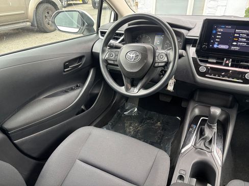 Used 2025 Toyota Corolla LE image 30