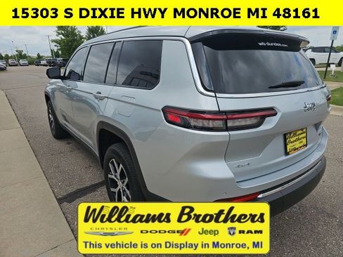 Used 2024 Jeep Grand Cherokee L Limited image 9