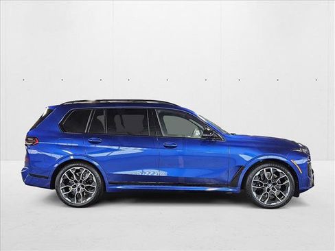 Used 2025 BMW X7 M60i image 4