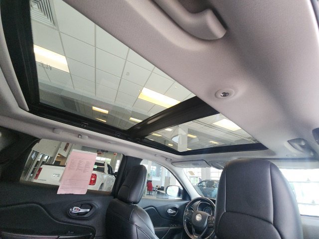 Used 2021 Jeep Cherokee Trailhawk w/ Sun, Sound & Nav Group AWD/4WD image 41