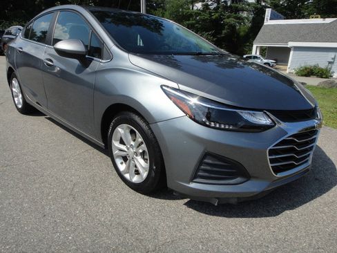Used 2019 Chevrolet Cruze LT FWD image 3
