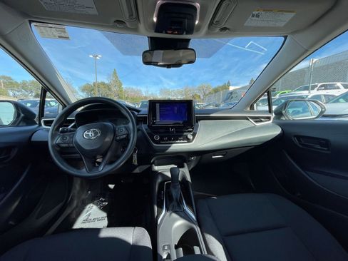 Used 2025 Toyota Corolla LE image 32