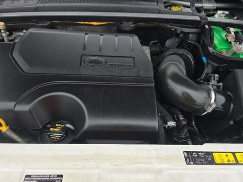 Used 2019 Land Rover Range Rover Evoque SE image 5