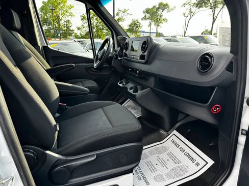 Used 2024 Mercedes-Benz Sprinter 2500 image 11