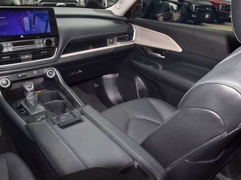 Used 2024 Toyota Grand Highlander FWD image 18