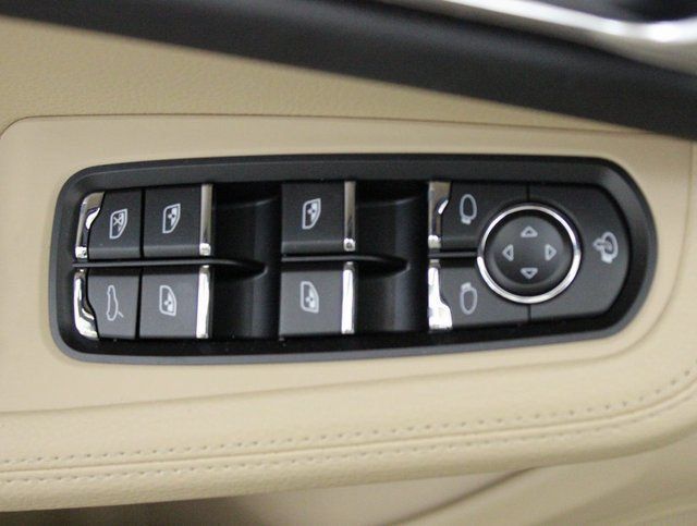 Used 2024 Porsche Macan AWD/4WD image 24