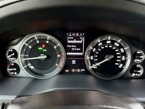 Used 2017 Toyota Land Cruiser image 9