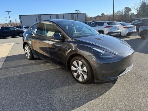 Used 2024 Tesla Model Y Long Range image 8