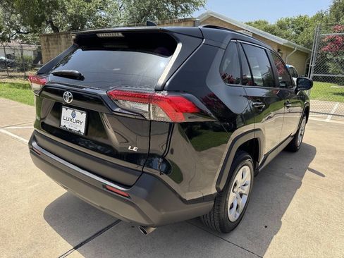 Used 2019 Toyota RAV4 LE FWD image 12