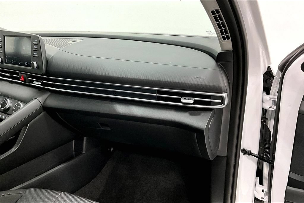 Used 2026 Hyundai Elantra SE FWD image 9