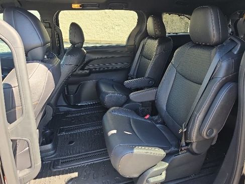 Certified 2026 Toyota Sienna XLE Woodland Edition AWD/4WD image 17